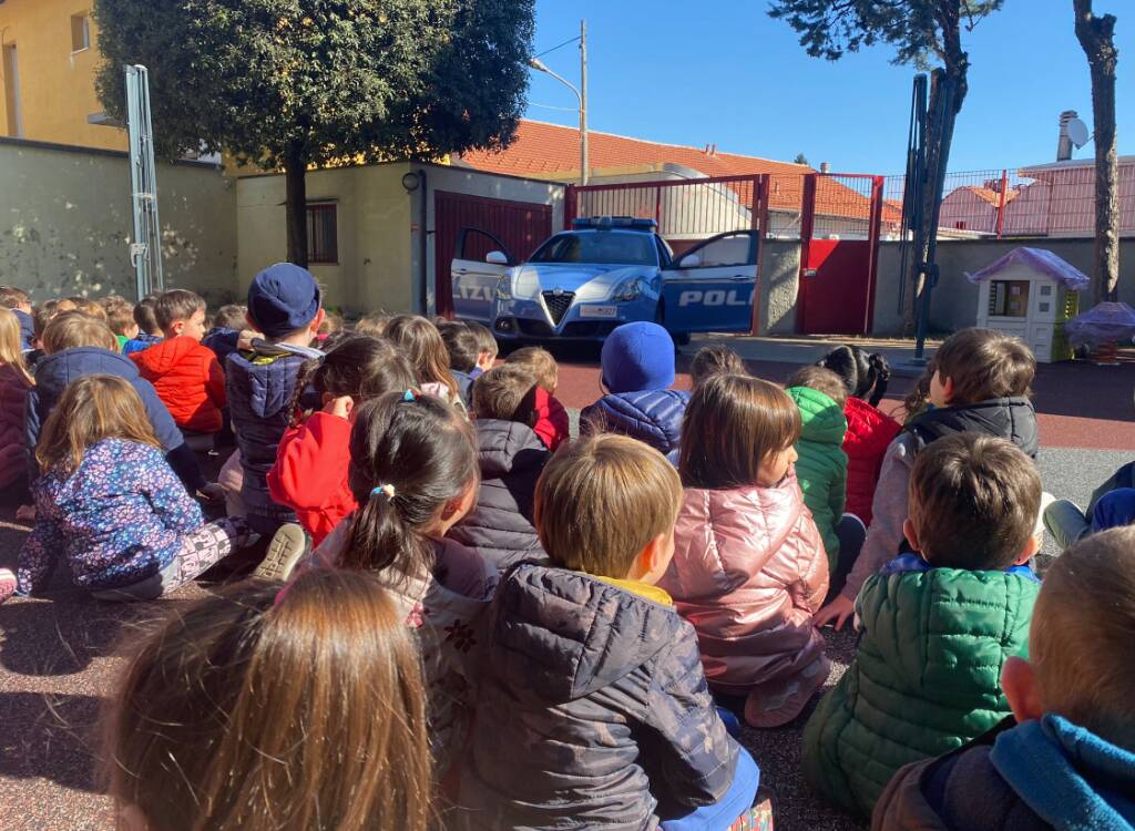 Polizia di Stato alla materna