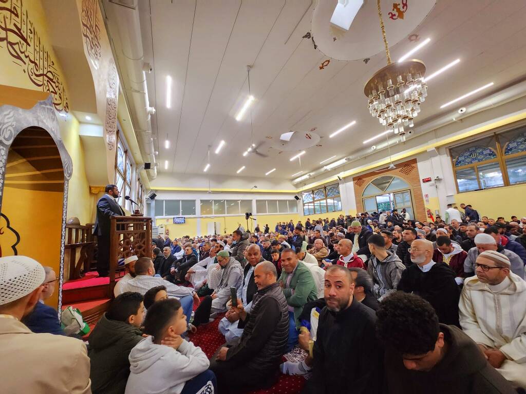 Si conclude con una festa per la fine del digiuno il Ramadan al Centro islamico di Saronno