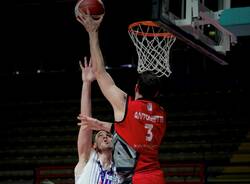 Basket Legnano, l'ultima sfida di campionato nelle foto di Zaffaroni