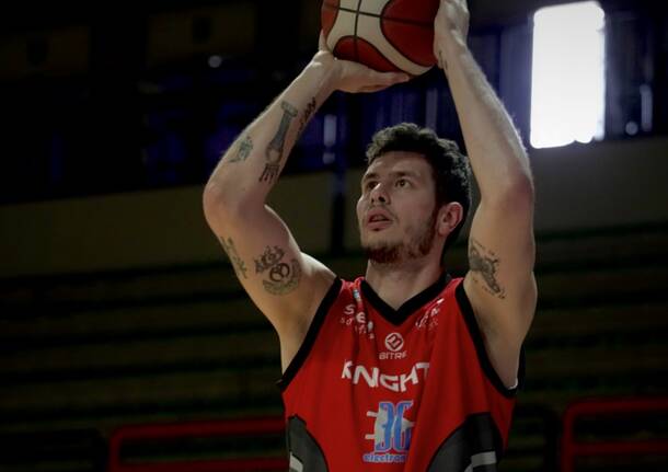 Basket Legnano, l'ultima sfida di campionato nelle foto di Zaffaroni