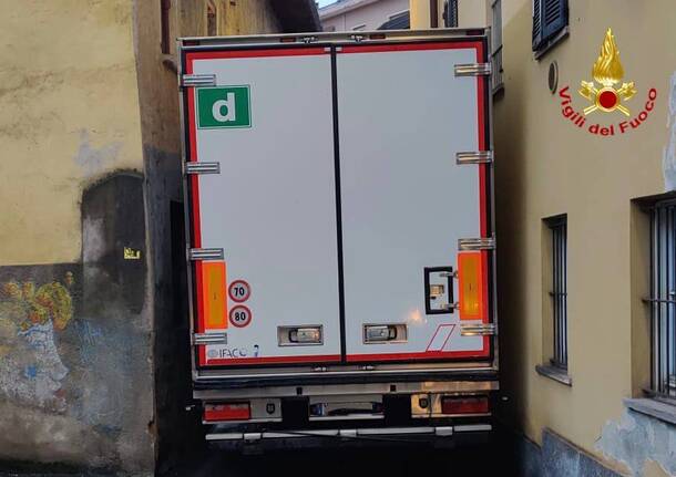 camion incastrato biumo