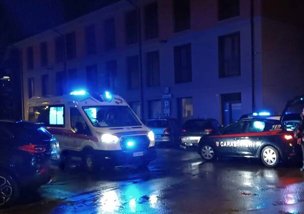 Carabinieri a Dairago per un uomo ferito con arma da fuoco 