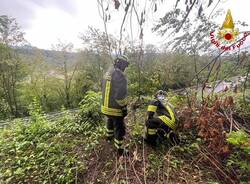 Grosso masso si stacca dalla riva sulla strada di viale Borri