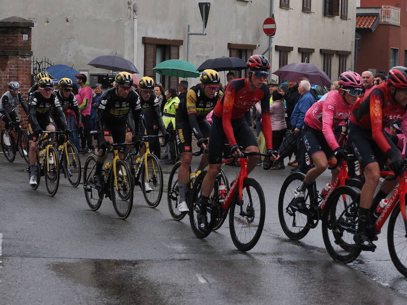Quinzano, una festa tutta rosa per salutare il passaggio del Giro