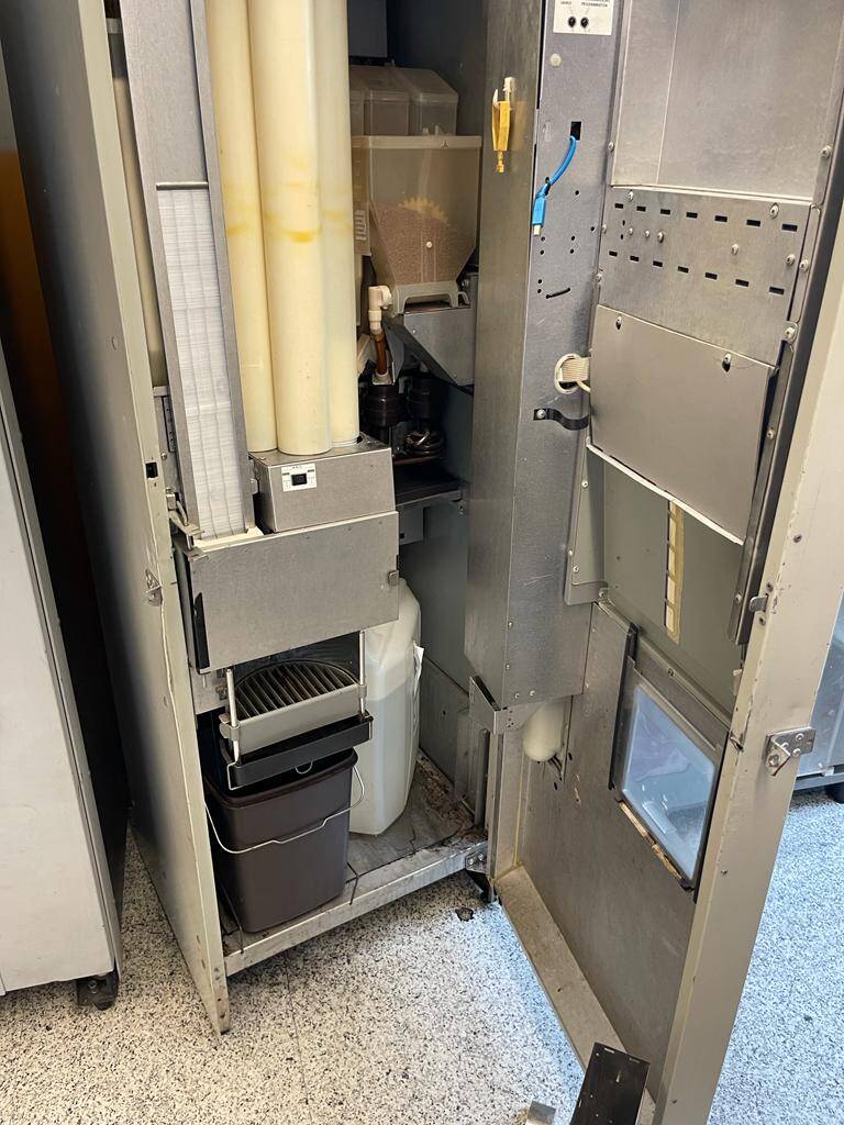 Ancora scorribande nelle scuole di Varese: distrutte 10 macchine del caffè