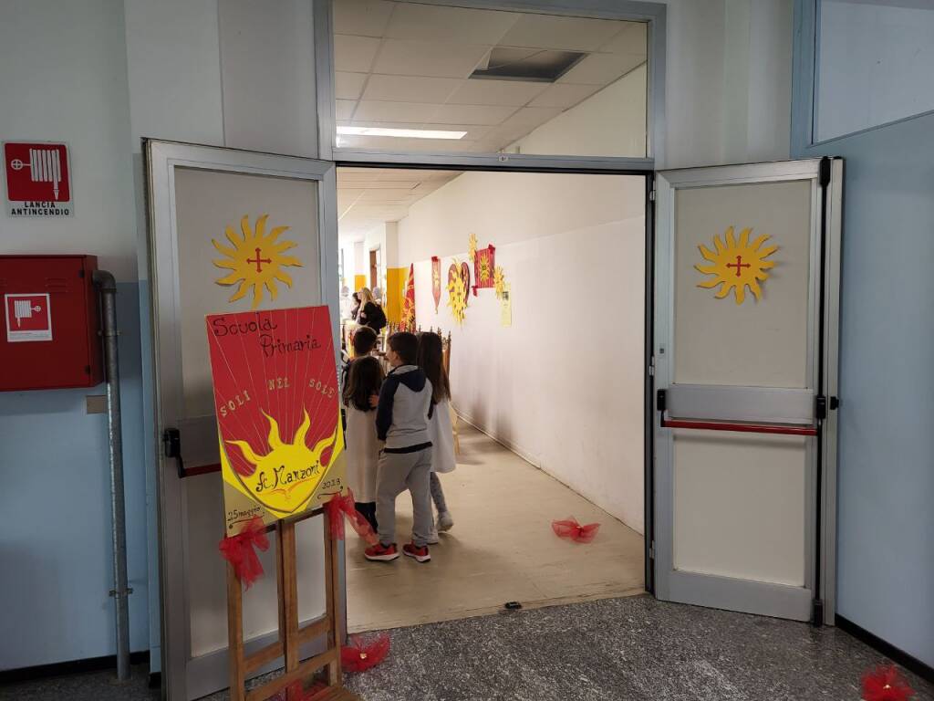 Contrada Legnarello a pranzo alle scuole Manzoni di Legnano