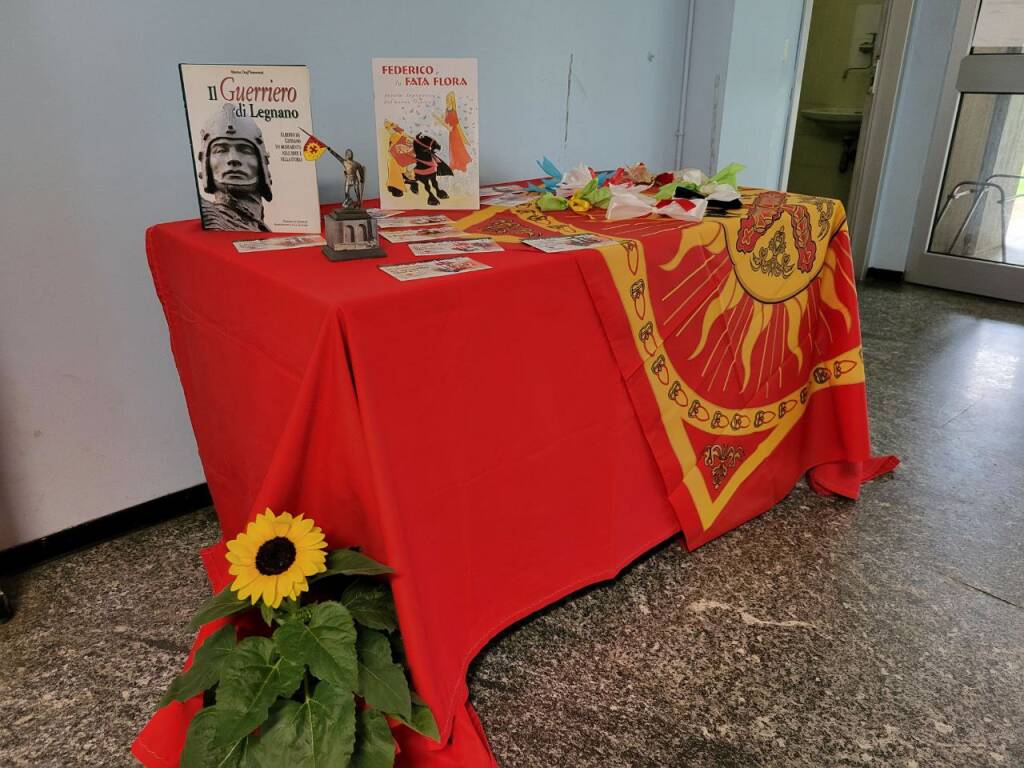 Contrada Legnarello a pranzo alle scuole Manzoni di Legnano