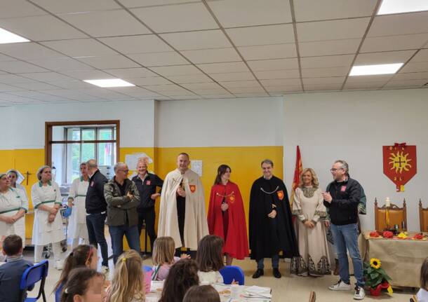 Contrada Legnarello a pranzo alle scuole Manzoni di Legnano