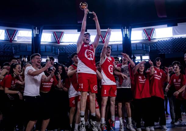 Il Liceo Ferraris si aggiudica la prima edizione della Varese School Cup