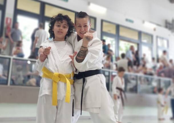 Gael conquista la cintura gialla, da Rescaldina un colpo di karate all’autismo