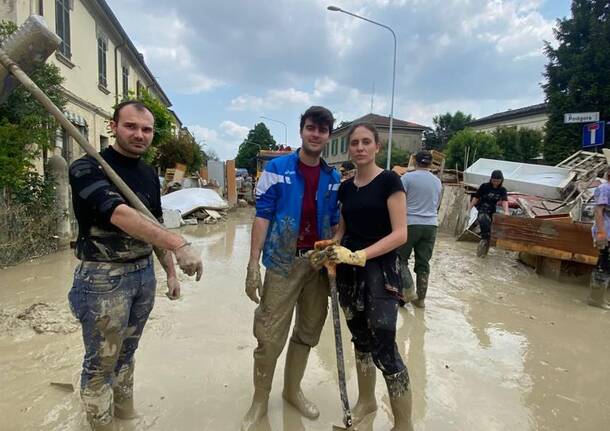 I ragazzi di Gioventù Nazionale del Milanese a Forlì per aiutare gli alluvionati