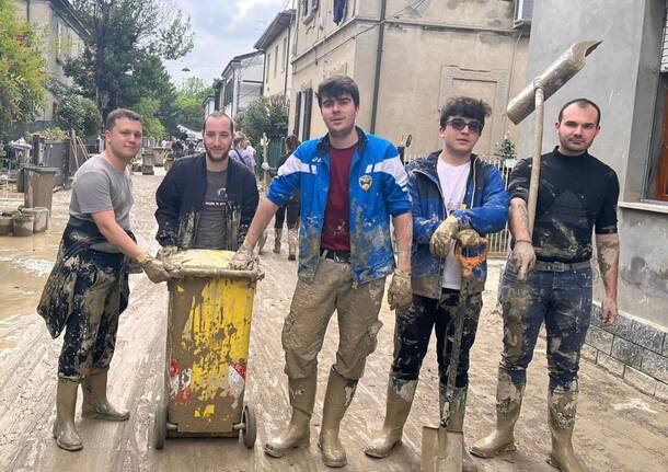 I ragazzi di Gioventù Nazionale del Milanese a Forlì per aiutare gli alluvionati