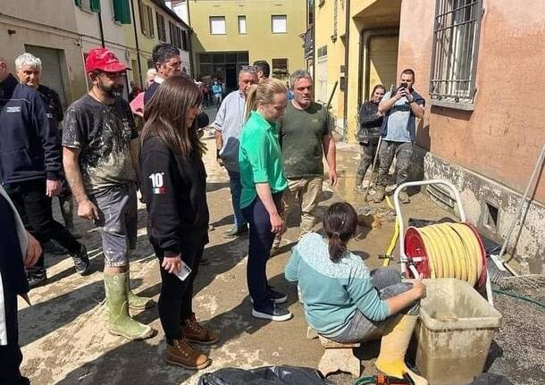 I ragazzi di Gioventù Nazionale del Milanese a Forlì per aiutare gli alluvionati