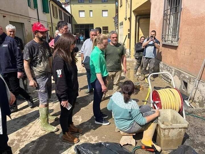 I ragazzi di Gioventù Nazionale del Milanese a Forlì per aiutare gli alluvionati