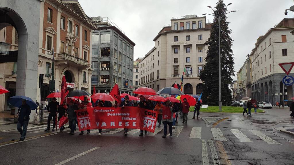 I sindacati in corteo a Varese per il Primo maggio