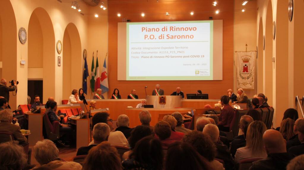 Il dibattito sul futuro dell'ospedale di Saronno riempie la sala Agostino Vanelli