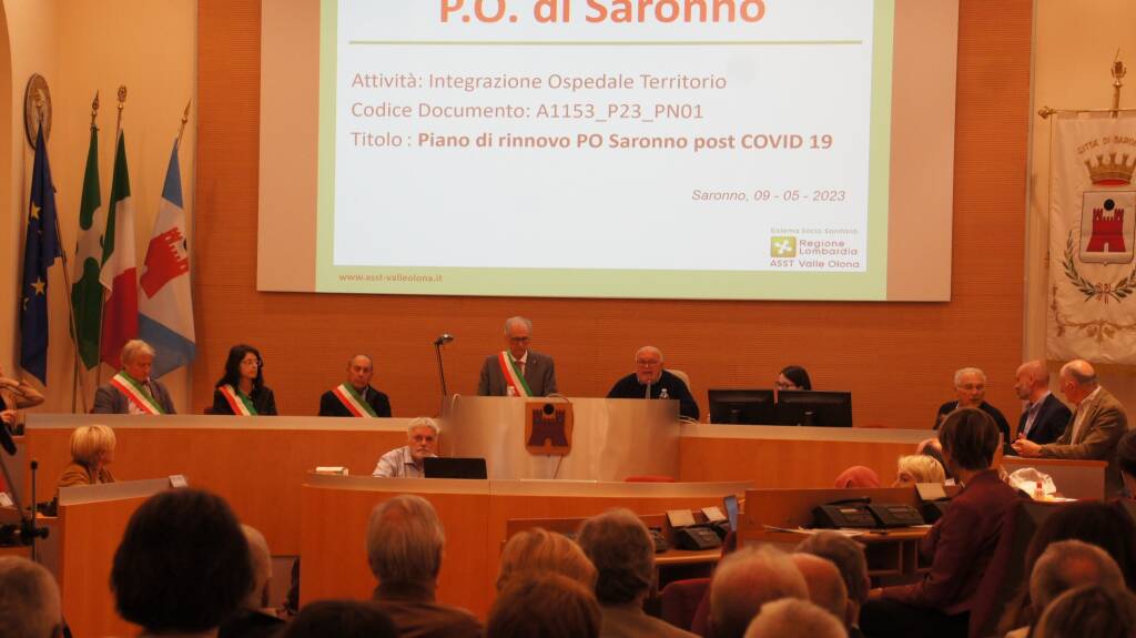 Il dibattito sul futuro dell'ospedale di Saronno riempie la sala Agostino Vanelli