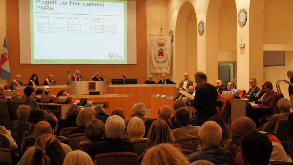 Il dibattito sul futuro dell'ospedale di Saronno riempie la sala Agostino Vanelli