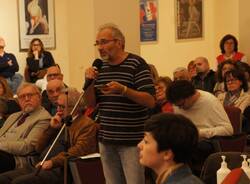 Il dibattito sul futuro dell'ospedale di Saronno riempie la sala Agostino Vanelli