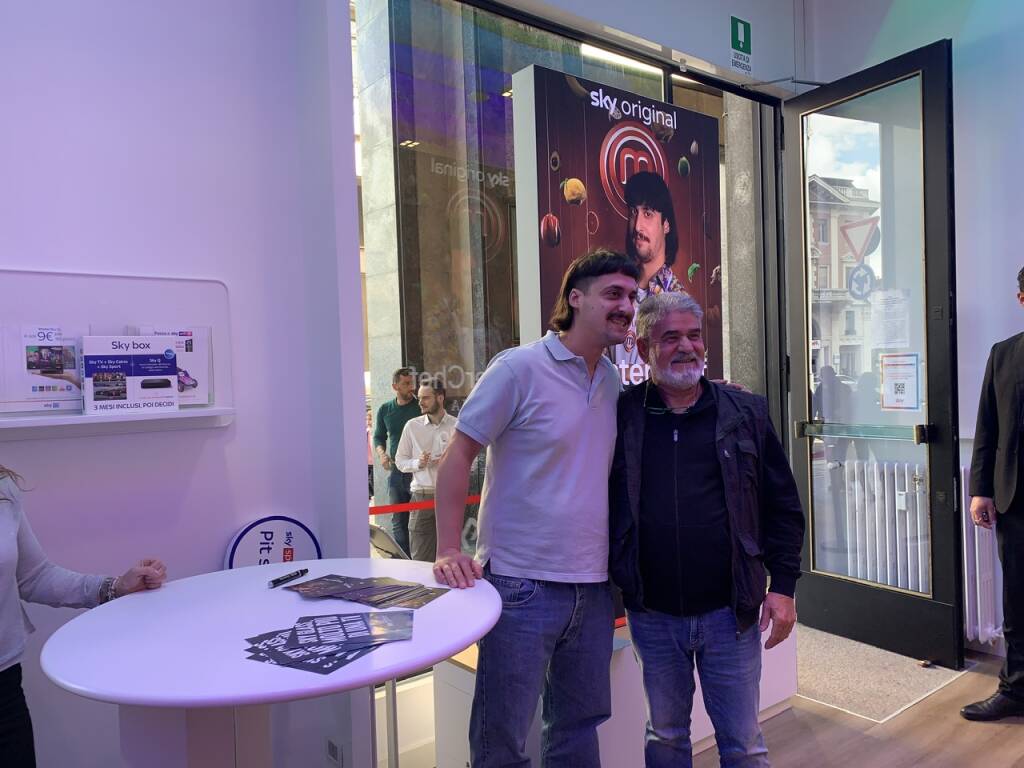 il vincitore di masterchef edoardo per la prima volta a varese