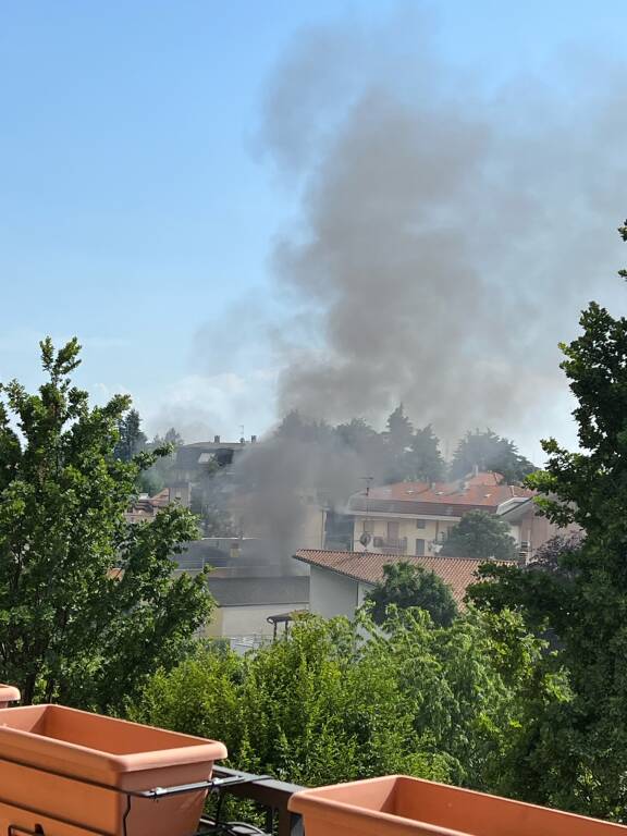 Incendio in via Amalfi a Legnano 