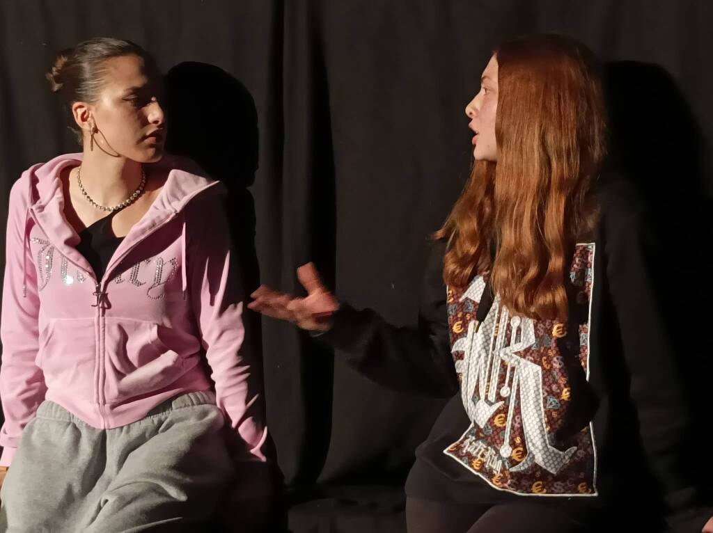 Istituto einaudi  spettacolo teatrale Again e video documentario Parole fuori servizio