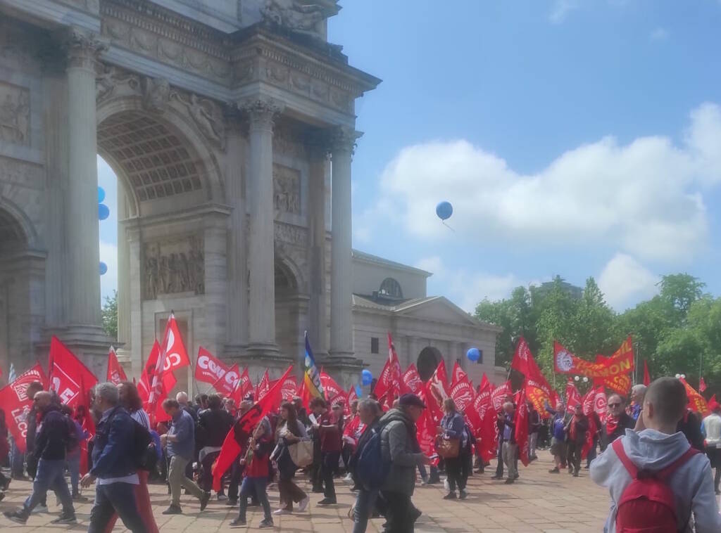Mobilitazione sotto l'arco della pace, a Milano sindacalisti anche di Legnano