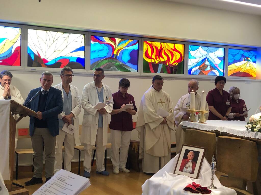 Mons. Delpini dedica la chiesa dell'ospedale di Legnano a San Giovanni Paolo II