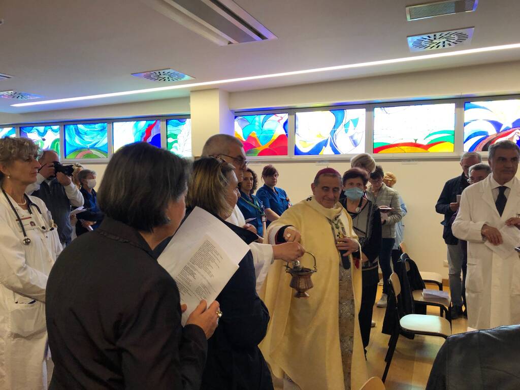 Mons. Delpini dedica la chiesa dell'ospedale di Legnano a San Giovanni Paolo II