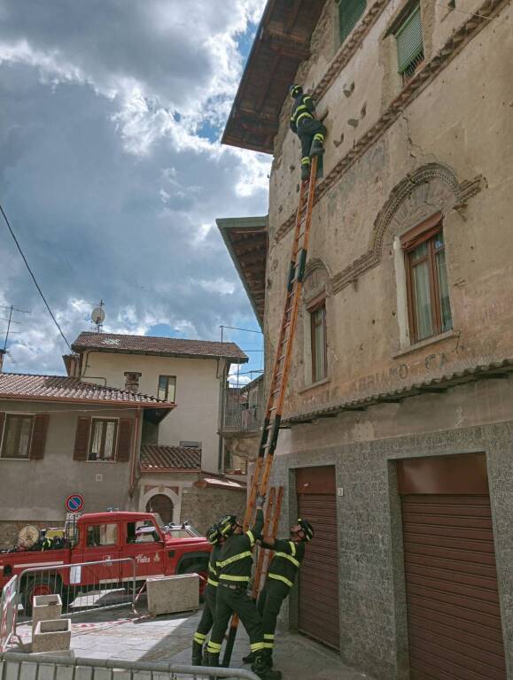 Riaperti i nidi dei piccioni nella casa di Cadegliano Viconago