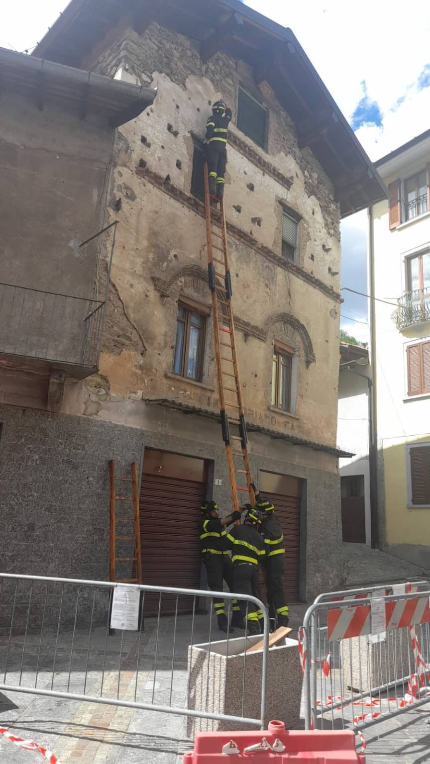 Riaperti i nidi dei piccioni nella casa di Cadegliano Viconago