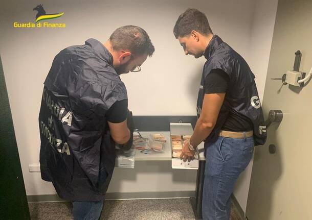 Sequestro di denaro e orologi di lusso Rolex in operazione contro l'usura in Brianza