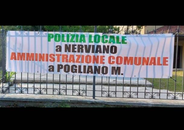 striscione polizia locale nerviano