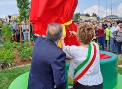 Taglio del nastro per il monumento "L'atleta" a San Vittore Olona