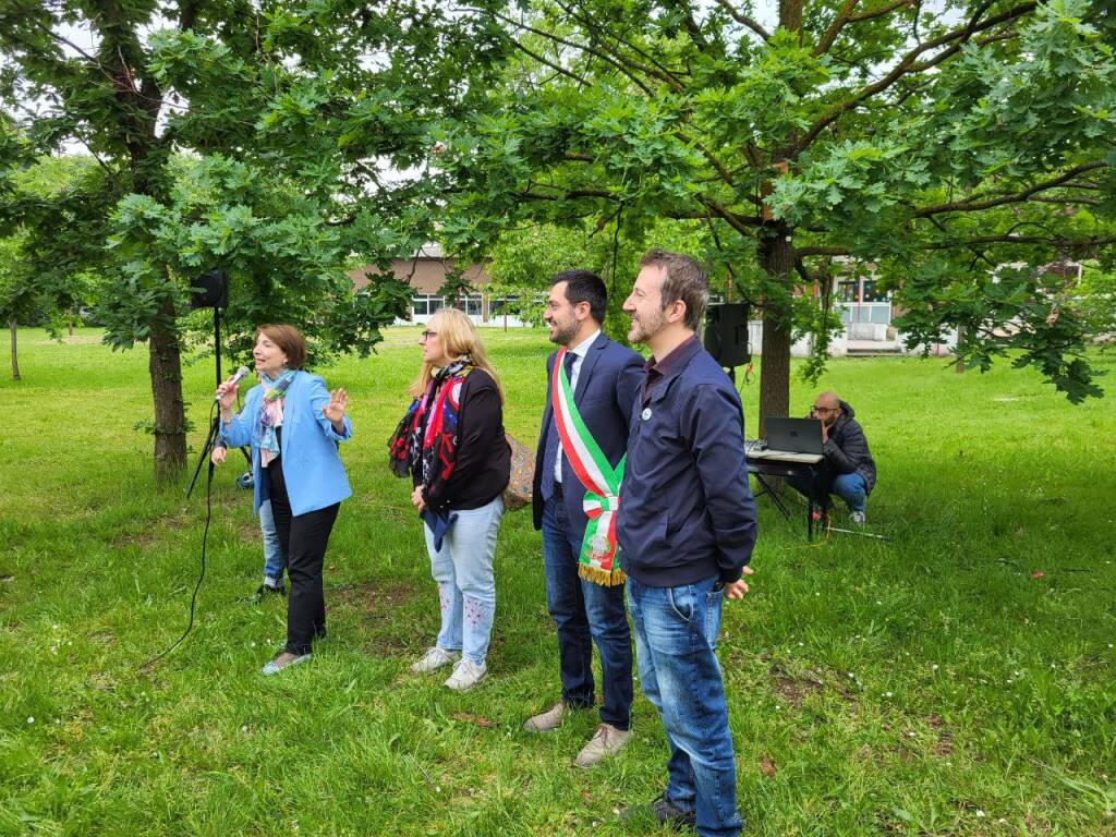 Taglio del nastro per la nuova "Aula Natura" alla scuola Pascoli di Legnano