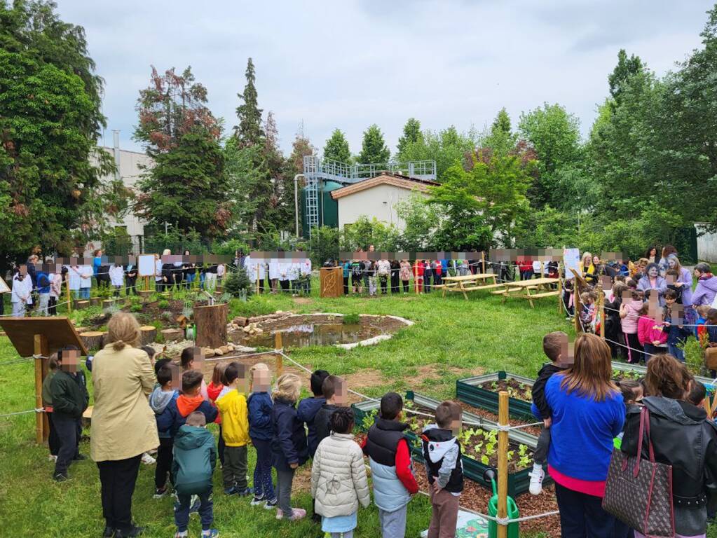 Taglio del nastro per la nuova "Aula Natura" alla scuola Pascoli di Legnano