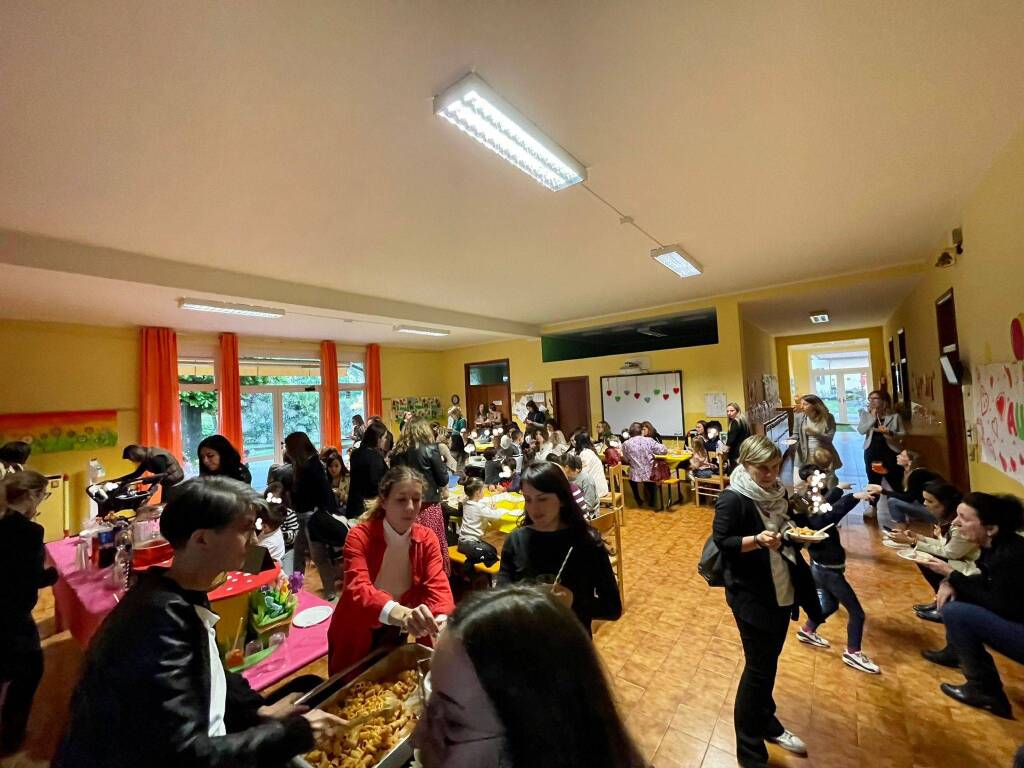 Un apericena alla Scuola dell'Infanzia a Cadrezzate con Osmate per la Festa della mamma