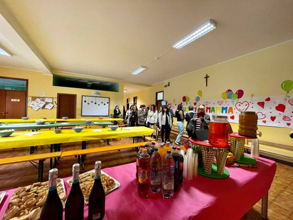 Un apericena alla Scuola dell'Infanzia a Cadrezzate con Osmate per la Festa della mamma