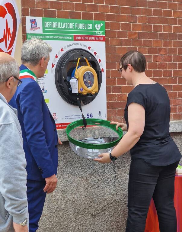 Un nuovo defibrillatore a Gorla Minore 