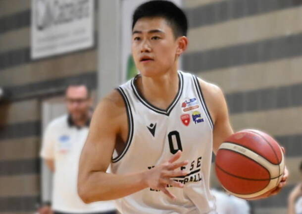 weilun zhao basket campus varese basketball