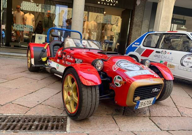 Auto d’epoca in mostra in centro a Varese per la Varese campo dei Fiori