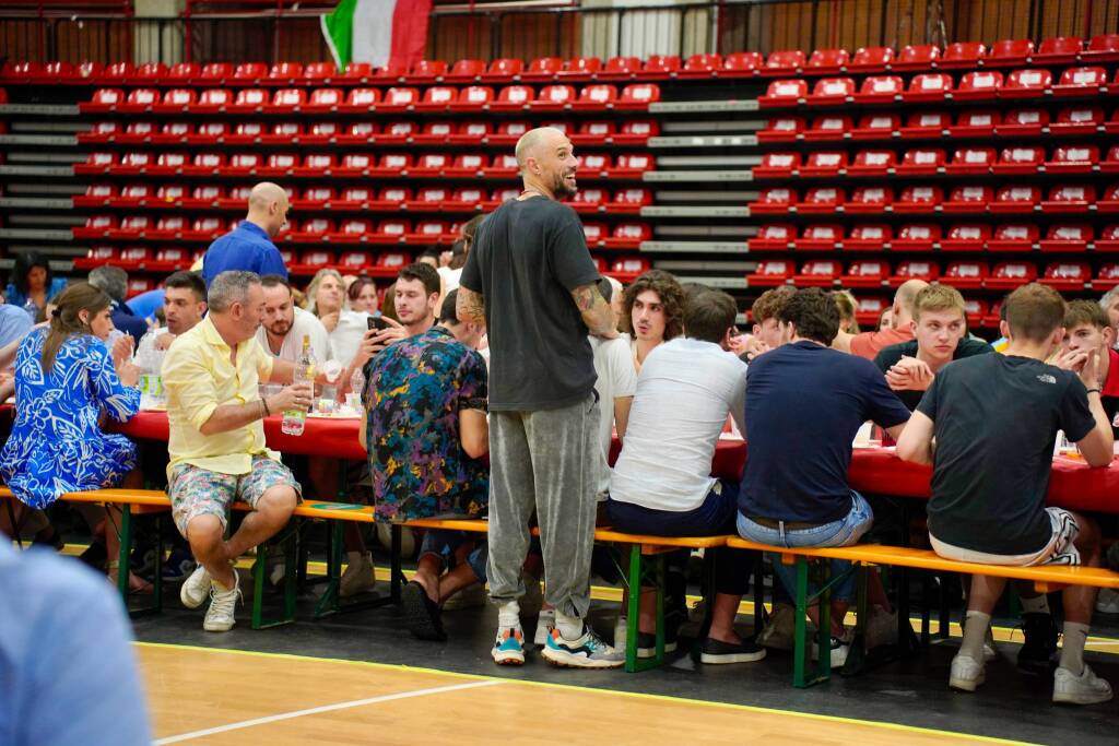 Basket Legnano - La festa di fine stagione al PalaBorsani nelle foto di Daniele Zaffaroni