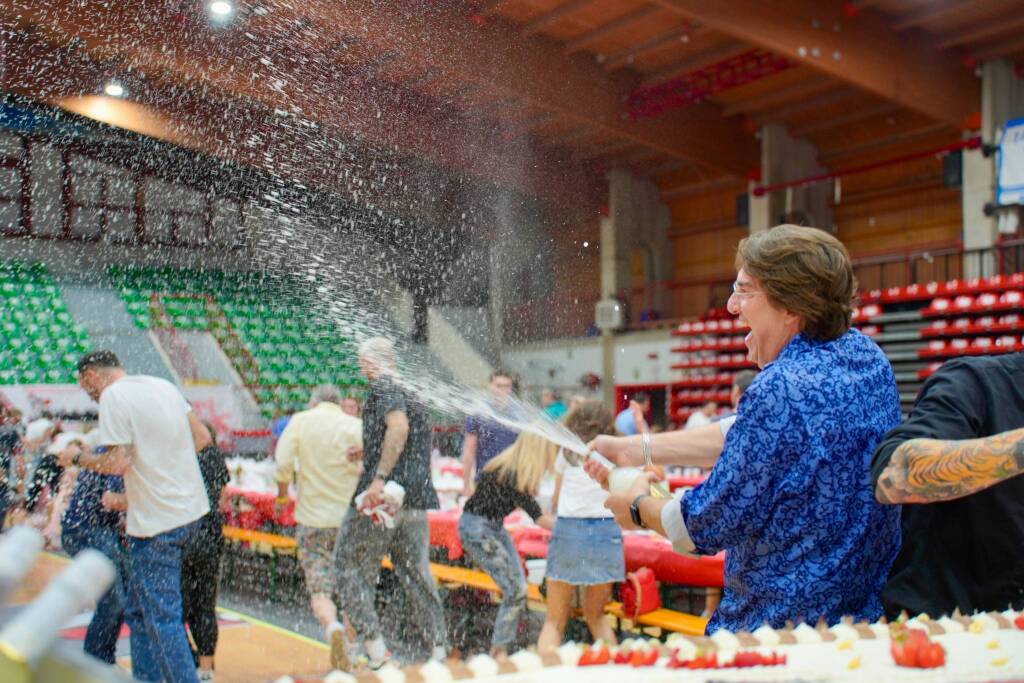 Basket Legnano - La festa di fine stagione al PalaBorsani nelle foto di Daniele Zaffaroni