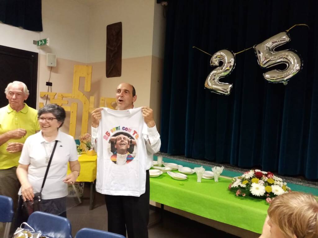 Casciago in festa per i 25 anni di don di Luca Ciotti
