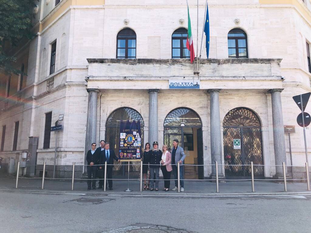 Donazione Dae alla Polizia di Stato di Legnano 