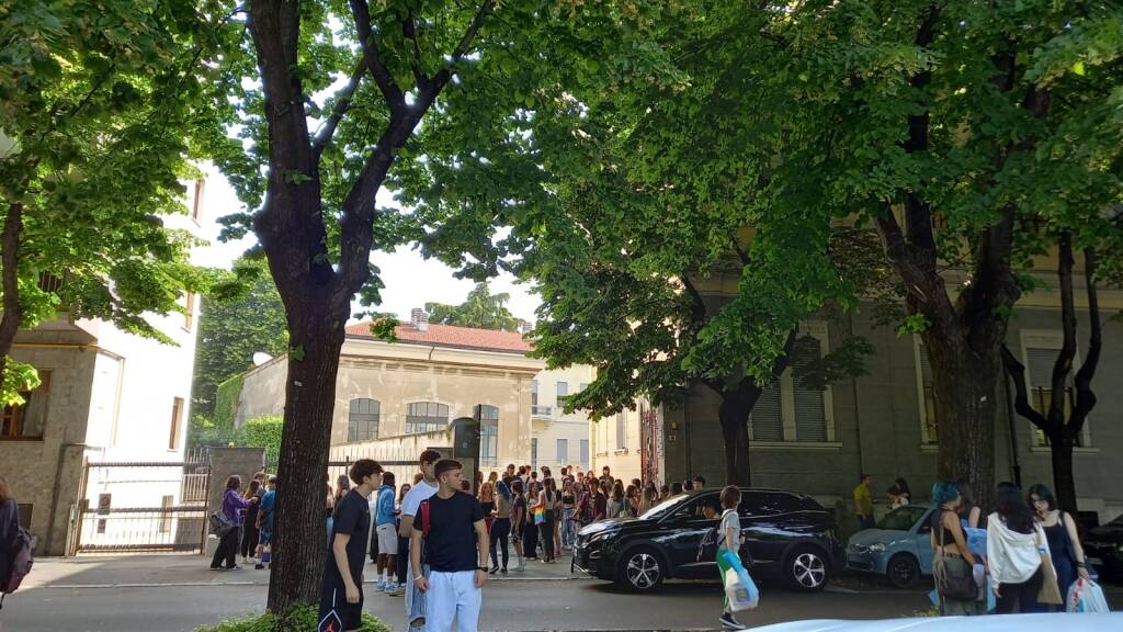 Fine scuola a Legnano 2023 i festeggiamenti 