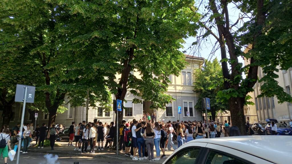 Fine scuola a Legnano 2023 i festeggiamenti 