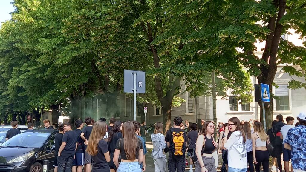 Fine scuola a Legnano 2023 i festeggiamenti 