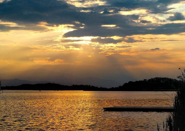 foto loredana cassetta oggi nel varesotto tramonto lago varese