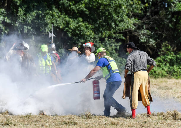 Il cannone e l'incendio campo a Tornavento